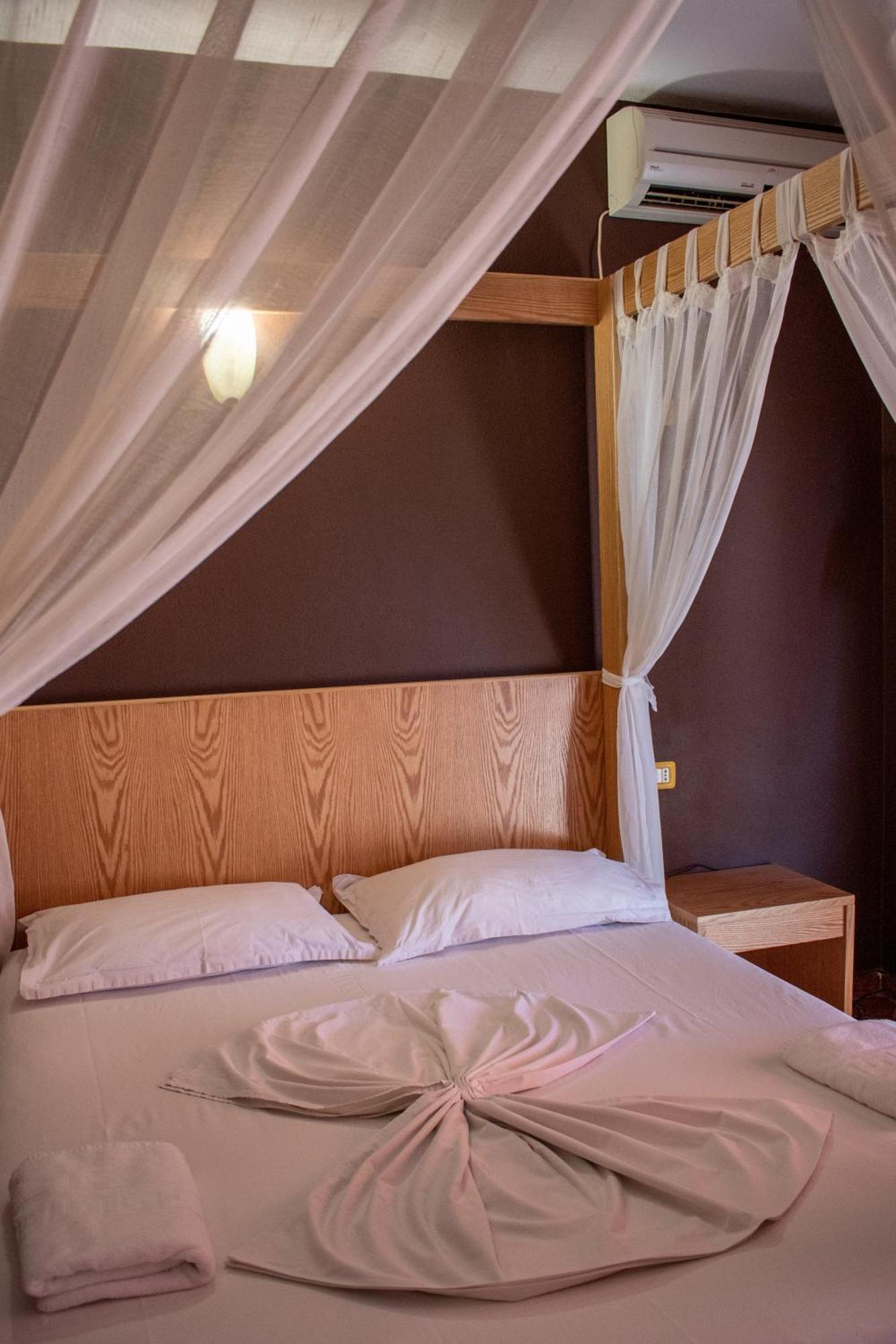 Hotel Epidami 3*