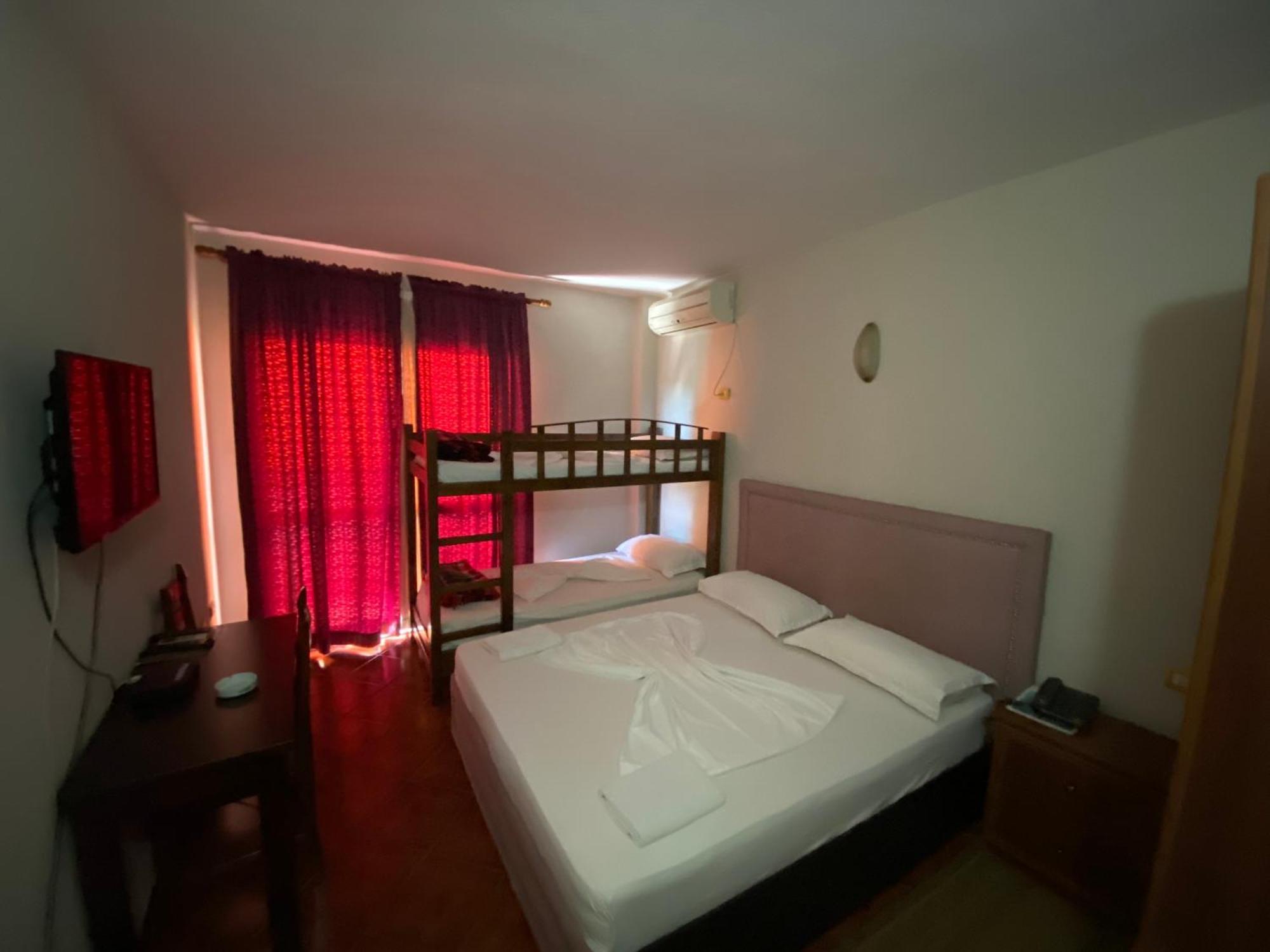 Hotel Epidami 3*